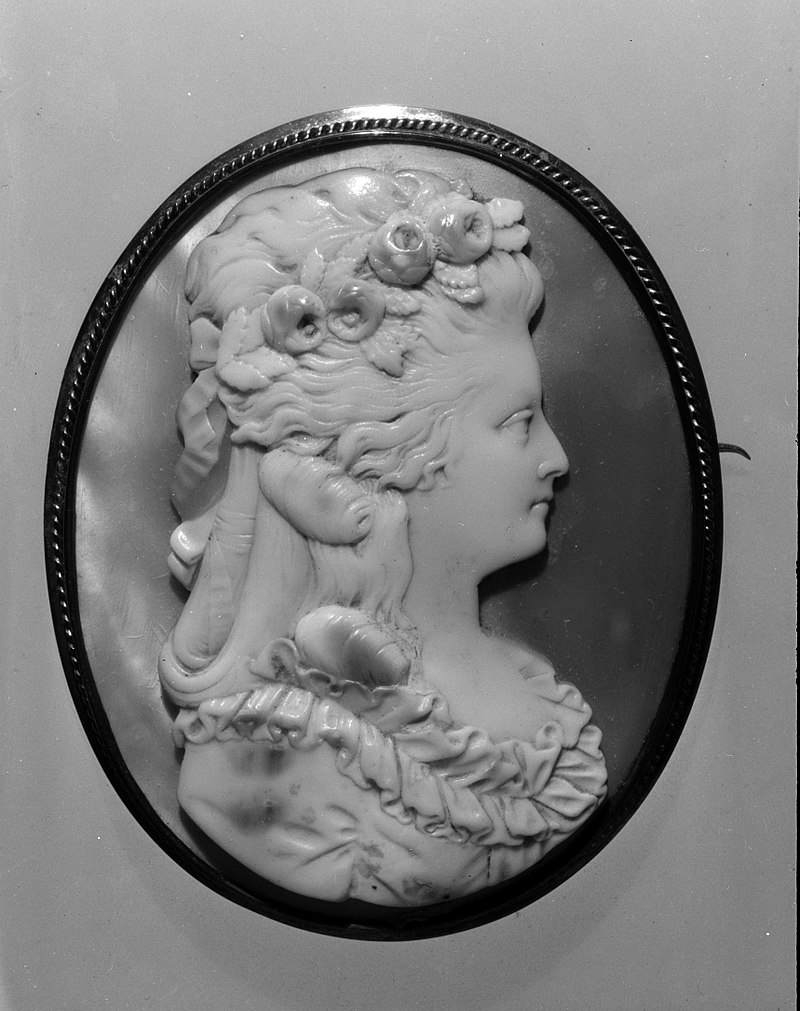 Antique cameo brooch.