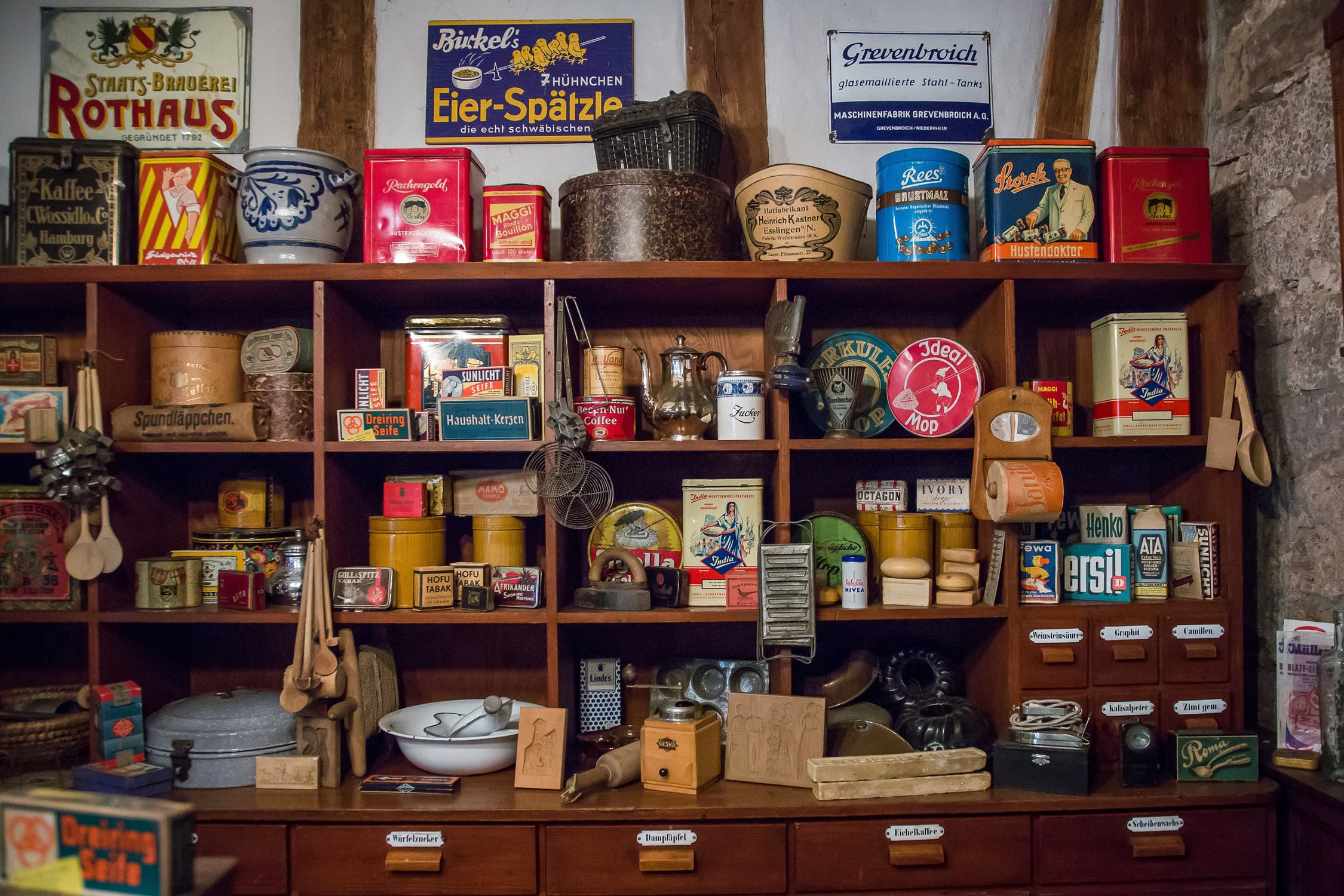 https://www.leohamel.com/blog/wp-content/uploads/2018/04/antique-stores-near-me.jpeg