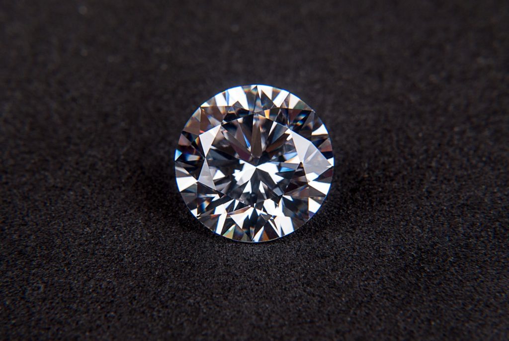 How To Determine The Difference Between Genuine And Fake Diamonds