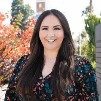 professional headshot of Danica, jewelry store saleswoman