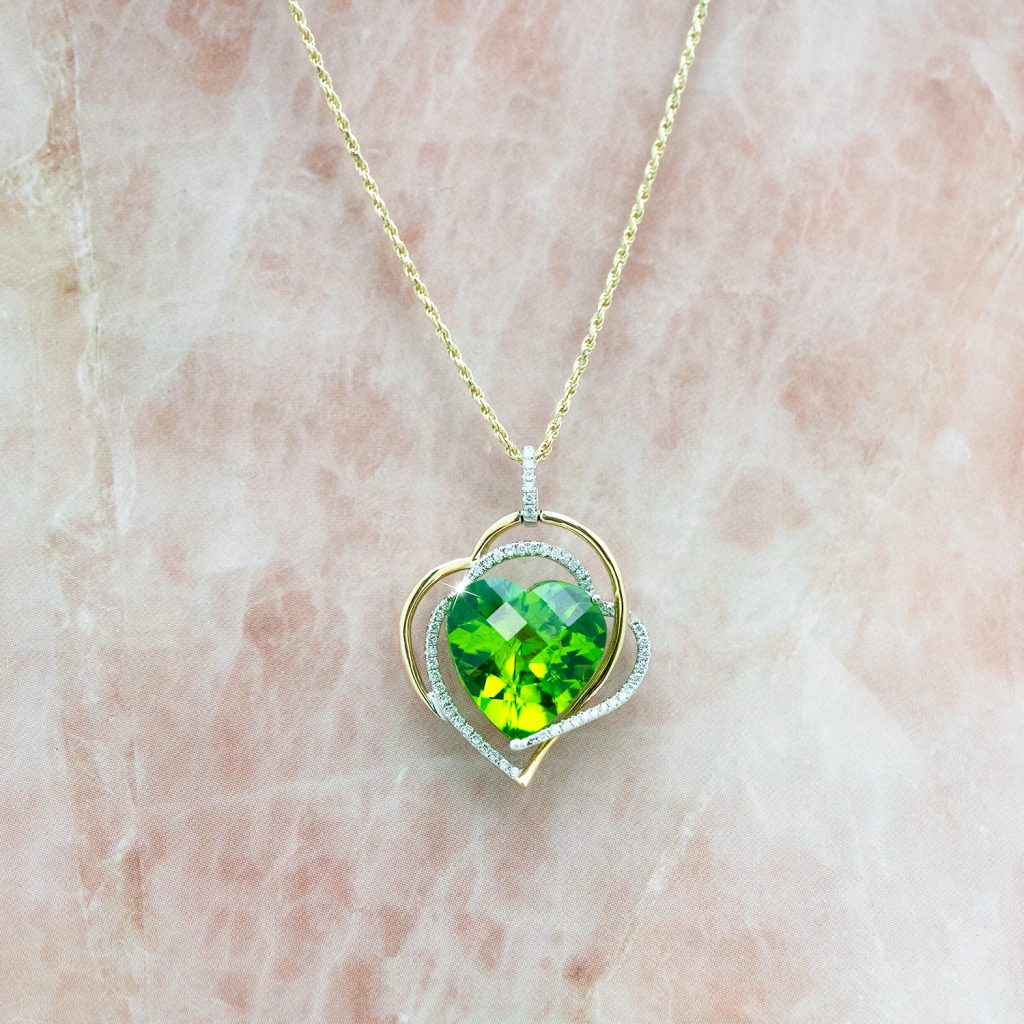 Yellow gold freeform pendant necklace centered with peridot.