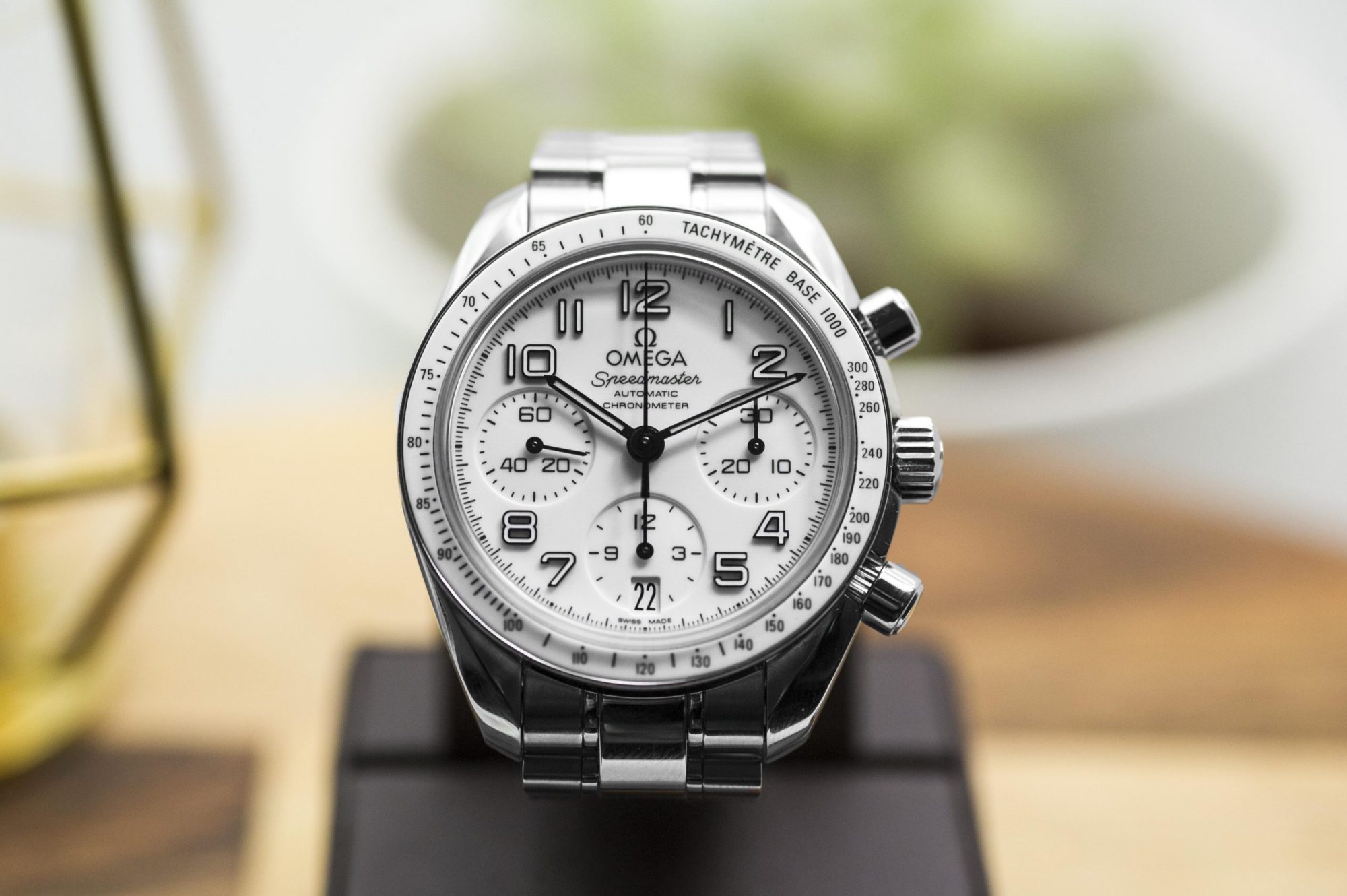 Pre-owned men’s Omega Speedmaster in stainless steel with a white dial.