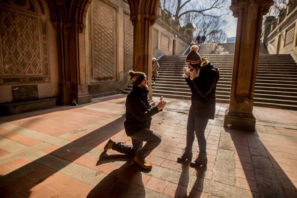 man proposing to woman